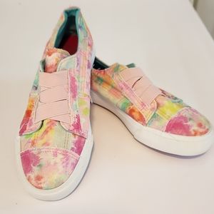 New without tags/box. Blowfish malibu kids slip on sneakers. Tie Dye. Sz 3